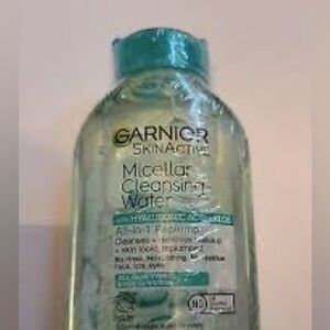Garnier SkinActive Micellar Cleansing Water with Hyaluronic Acid and Aloe Vera